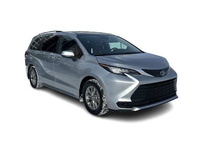 2025 Toyota Sienna Hybrid in Bolton, Ontario