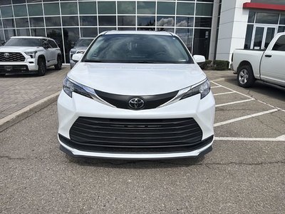 2026 Toyota Sienna Hybrid in Bolton, Ontario