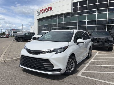 2026 Toyota Sienna Hybrid in Bolton, Ontario