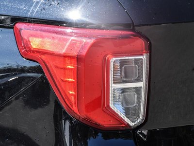 2024 Ford Explorer photo 2