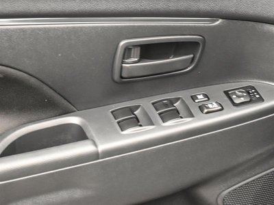 2024 Mitsubishi RVR photo 8