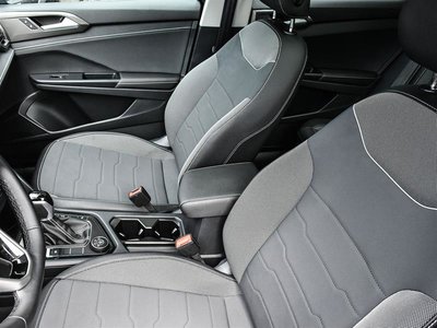 2026 Volkswagen Taos photo 8