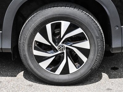 2026 Volkswagen Tiguan photo 8