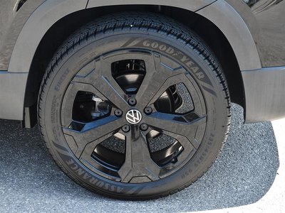 2025 Volkswagen Taos photo 5