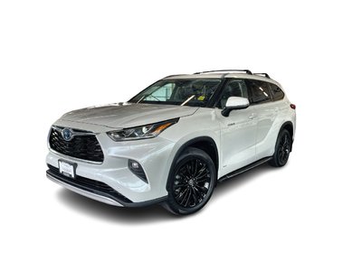 2021 Toyota Highlander hybrid in North Vancouver, British Columbia