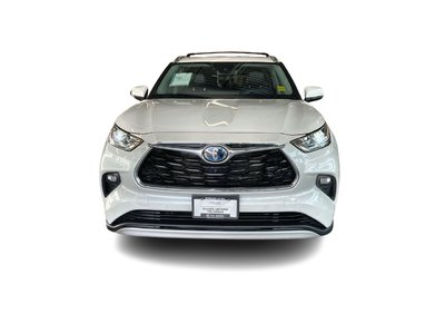 2021 Toyota Highlander hybrid in North Vancouver, British Columbia