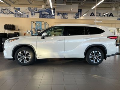 2021  Highlander Hybrid in North Vancouver, British Columbia