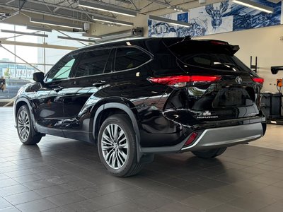 2020 Toyota Highlander in North Vancouver, British Columbia