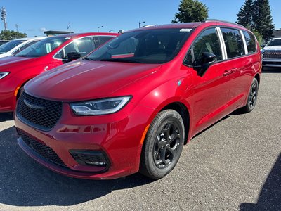 Chrysler Pacifica Hybrid  2024