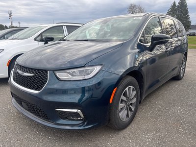 Chrysler Pacifica Hybrid  2025