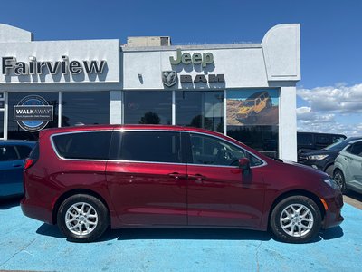 2022 Chrysler Grand Caravan SXT PLUS Loaded navigation, power doors, heated seat, heated wheel, command start,