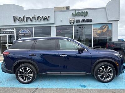 2023 Infiniti QX60 LUXE Upgraded interior panoramic roof seven passenger luxury vehicle