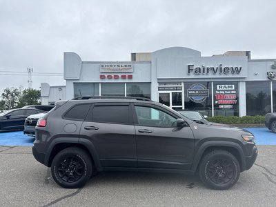 2022 Jeep Cherokee Trailhawk Elite With sun and sound group new brakes