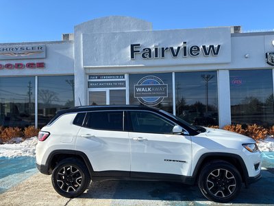 2018 Jeep Compass Limited Loaded with panoramic roof excellent condition