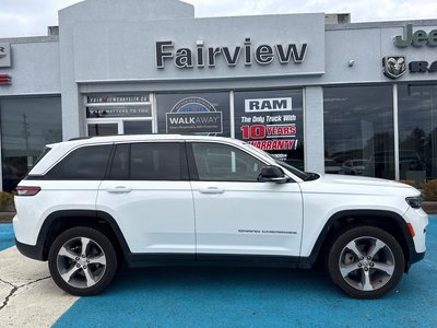 2023 Jeep Grand Cherokee Limited Fully loaded panoramic sunroof, three TVs, leather, etc.