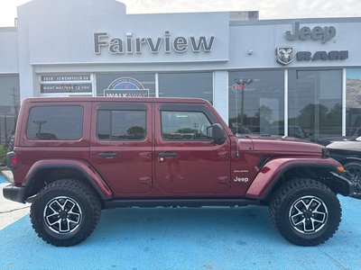 2021 Jeep Wrangler Unlimited Sahara leather loaded Fox lift kit, package brand new Rubicon rims and wild teak tires !!