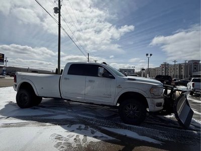 2022 Ram 3500 LIMITED DUALLY WITH PLOW!