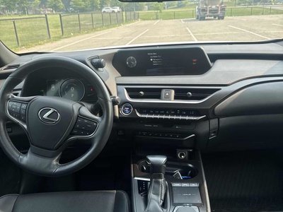 Lexus UXh  2019 à Calgary, Alberta