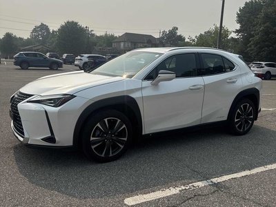 Lexus UXh  2019 à Calgary, Alberta