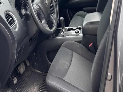 Nissan Pathfinder  2018 à Calgary, Alberta