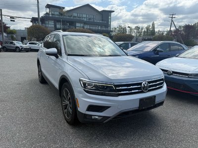 2018 Volkswagen Tiguan Highline 4MOTION 3rd Row Seats + Advanced Driver Assistance Package. Local, Low Km!