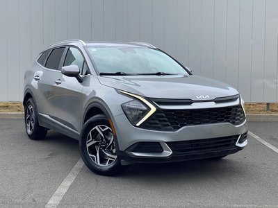 2024 Kia Sportage LX | Cam | USB | LaneAssist | Warranty to 2029 Clean CarFax | Low KMs