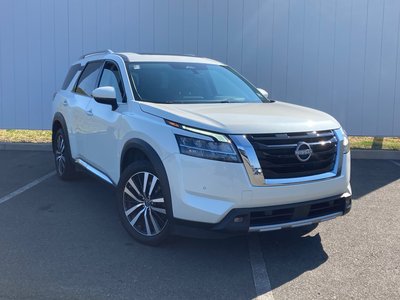 2024 Nissan Pathfinder PLATINUM | Leather | MoonRoof | Warranty to 2028 Clean CarFax | Well Maintained | Local One Owner