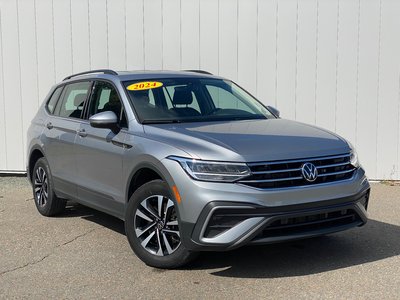 2024 Volkswagen Tiguan TRENDLINE | Cam | USB | Warranty to 2029 Clean CarFax | Local One Owner