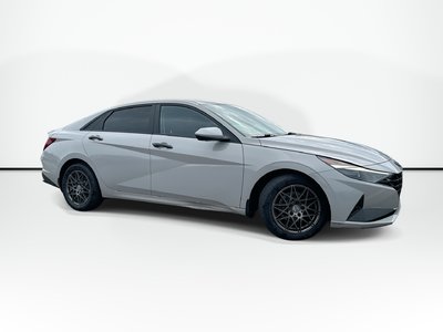 2022 Hyundai Elantra Preferred | Roof | Tech | Cam | HtdSeat | Keyless Clean Carfax | Well Maintained
