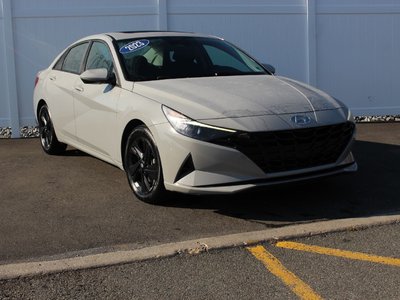 2023 Hyundai Elantra Preferred Tech | Roof | Cam | Warranty to 2028 Clean Carfax | Well Maintained