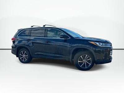 2019 Toyota Highlander XLE | Roof | Lthr | Cam | Bluetooth | Aux | USB Clean Carfax | Well Maintained