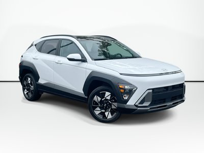 2025 Hyundai Kona Preferred | Trend | Roof | Cam | Warranty to 2030 Clean CarFax | Low Kms | One Owner