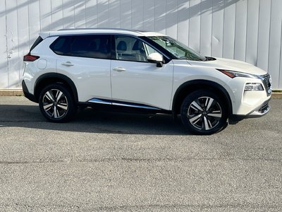2022 Nissan Rogue SL | Leather | Roof | Nav | Cam | USB | HtdWheel Clean Carfax | Low Kms | Local Trade