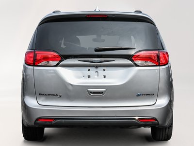 2020 Chrysler Pacifica Hybrid in Dollard-des-Ormeaux, Quebec