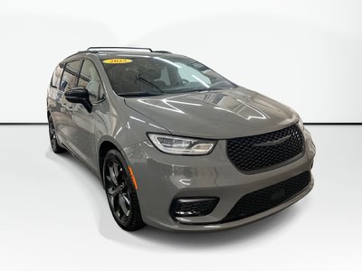 2025 Chrysler Pacifica Limited | Leather | Roof | Nav | Cam | USB Century Certifed