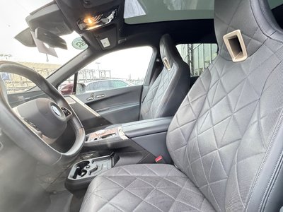 BMW iX  2024 à Calgary, Alberta