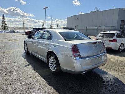 Chrysler 300  2012 à Calgary, Alberta