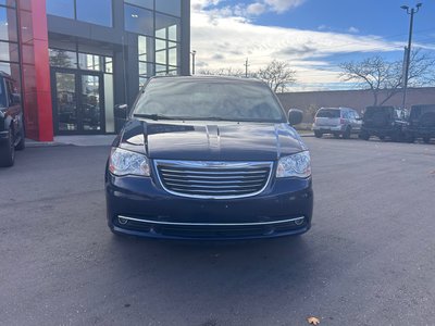 2016 Chrysler Town & Country in Brampton, Ontario