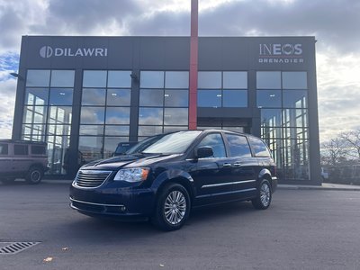 2016 Chrysler Town & Country in Brampton, Ontario