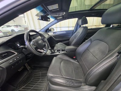 Hyundai Sonata  2015 à Calgary, Alberta
