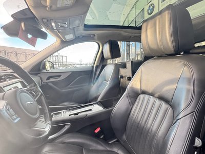 Jaguar F-PACE  2019 à Calgary, Alberta