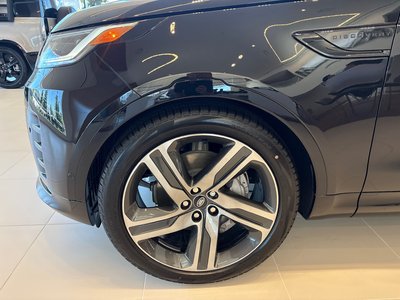 2026 Land Rover Discovery in North Vancouver, British Columbia