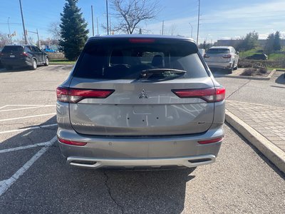 2023 Mitsubishi Outlander in Bolton, Ontario