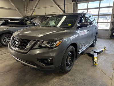 Nissan Pathfinder  2017 à Calgary, Alberta