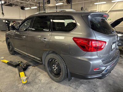 Nissan Pathfinder  2017 à Calgary, Alberta