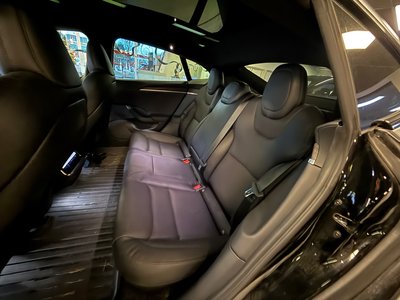 Tesla Model S  2022 à Vancouver, Colombie-Britannique