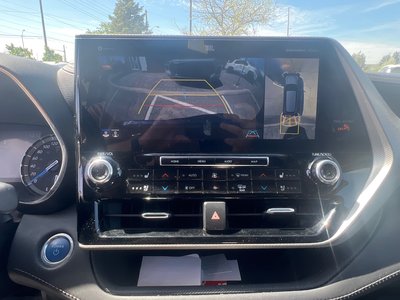 2021 Toyota Highlander Hybrid in Bolton, Ontario