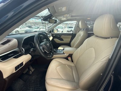 2022 Toyota Highlander hybrid in Calgary, Alberta