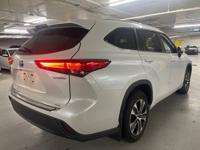 2023 Toyota Highlander hybrid in Markham, Ontario