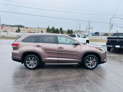 2017 Toyota Highlander in Barrie, Ontario